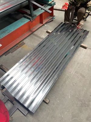 Procesamiento de perforación SGCC DX51D GI Hoja de techo de acero ondulado galvanizado con grosor de 0,1-1 mm y servicio