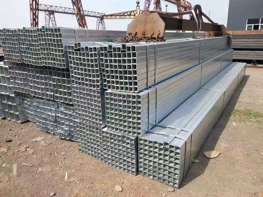 Tubos de acero cuadrados negros laminados en caliente Tubos de hierro rectangulares soldados Tubos de acero cuadrados galvanizados para la producción de láminas corrugadas