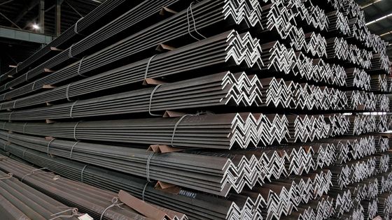 Barras de ángulo equilátero 40x5mm 6m 12m ASTM A36 Q235 GB 20x4mm de acero laminado en caliente para aplicaciones de flexión