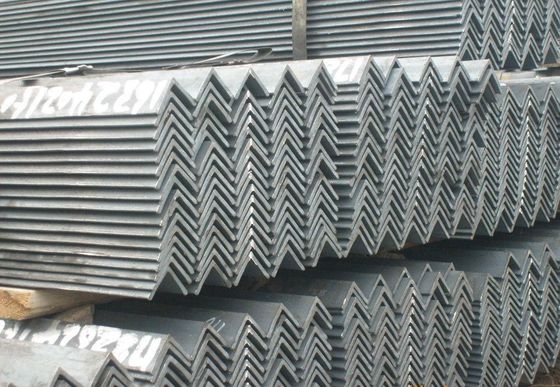 Barras de ángulo equilátero de sección de acero de varios ángulos Tamaños de vigas 40x5mm 6m 12m ASTM A36 Q235 GB 20x4mm laminado en caliente