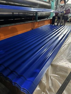 Panel de techo recubierto de color PPGI con profundidad de corrugado de 15 mm a 18 mm y tratamiento de aceite sin aceite en ASTM Z30 0,1-1,0 mm