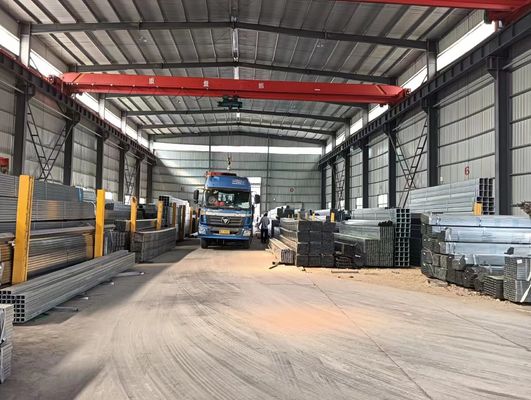 Regular Spangle Z20 Q235 Q345 Tubos cuadrados galvanizados pre-revestidos con bajo contenido de carbono para clientes Muestras Color a precios asequibles