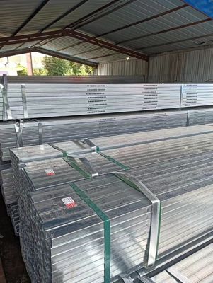 Regular Spangle Z20 Q235 Q345 Tubos cuadrados galvanizados pre-revestidos con bajo contenido de carbono para clientes Muestras Color a precios asequibles
