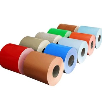 Bobinas de acero recubiertas de color Prepintado PPGI 0,4 mm-0,25 mm espesor Hoja de techo Fabricación con lluvia ácida y resistencia a los rayos UV