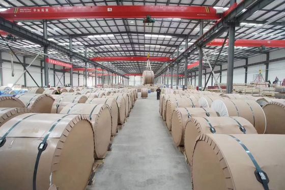 1100/1050/2024/3003/5052/5083/5086/6061/6082/7021/7075 Material de construcción bobinas de aluminio con superficie lisa de 0,15-6 mm
